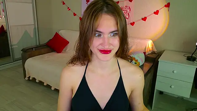 Snapshot of FridaCure chatting on October 8, 2025, 7:14 pm FridaCure online show from October 8, 2025, 7:14 pm