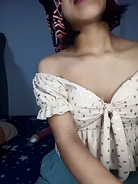 Snapshot of PequeArely chatting on January 15, 2025, 5:19 am PequeArely online show from January 15, 2025, 5:19 am