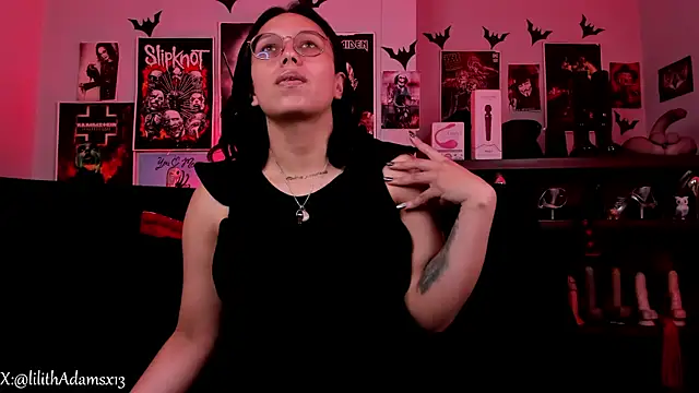 lilith-deveraux online show from April 22, 2026, 4:47 pm