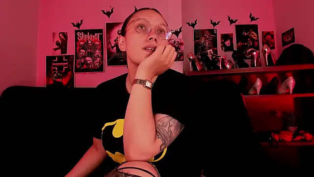 lilith-deveraux online show from July 14, 2026, 4:06 am
