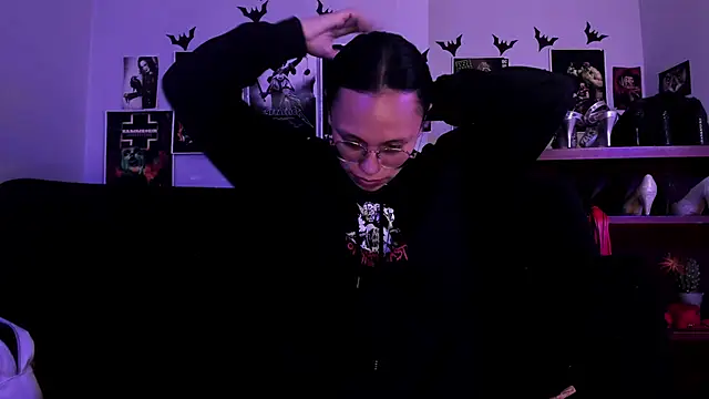 lilith-deveraux online show from June 30, 2026, 4:45 am