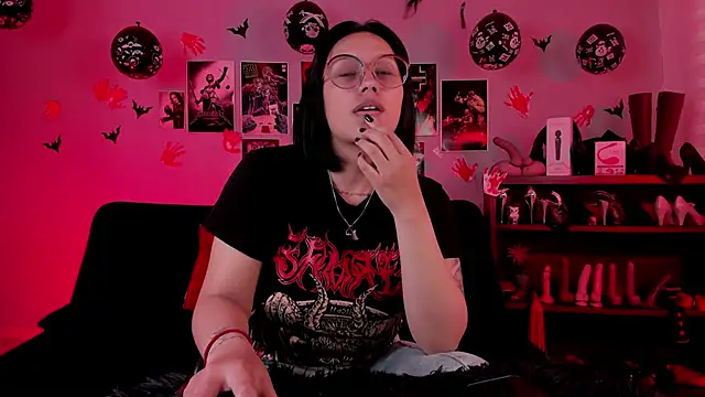 Snapshot of lilith-deveraux chatting on November 18, 2025, 2:42 pm lilith-deveraux online show from November 18, 2025, 2:42 pm