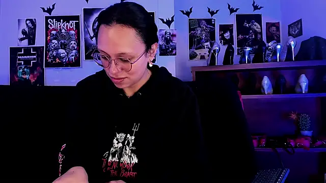 lilith-deveraux online show from July 9, 2026, 4:39 pm