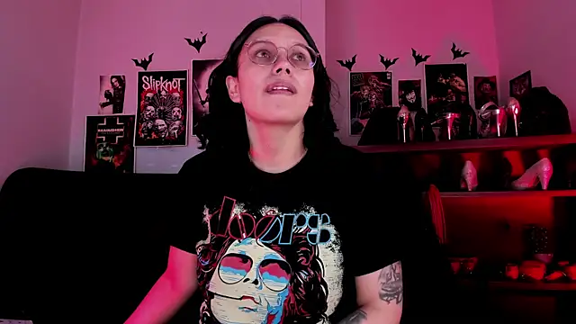 lilith-deveraux online show from July 15, 2026, 4:58 pm