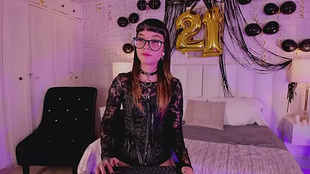 dayanne07 online show from October 7, 2025, 8:32 pm