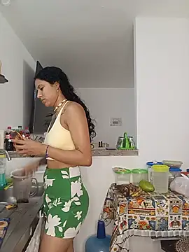 Snapshot of Karii-R chatting on July 15, 2026, 2:13 pm Karii-R online show from July 15, 2026, 2:13 pm