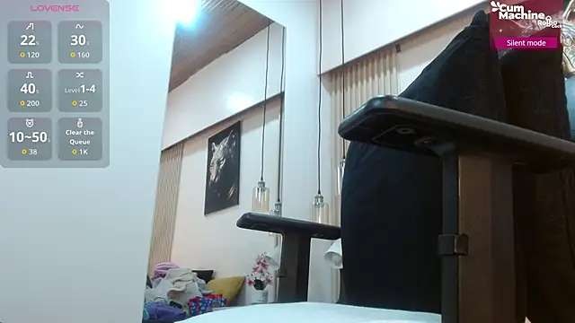 virtual charm online show from October 7, 2025, 1:23 pm