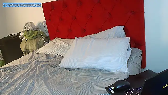 Snapshot of NicoDavisHere chatting on May 18, 2026, 4:07 am NicoDavisHere online show from May 18, 2026, 4:07 am