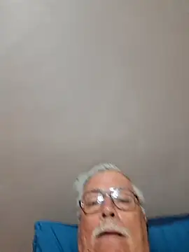 Snapshot of NawtyB1965 chatting on December 4, 2025, 2:43 am NawtyB1965 online show from December 4, 2025, 2:43 am