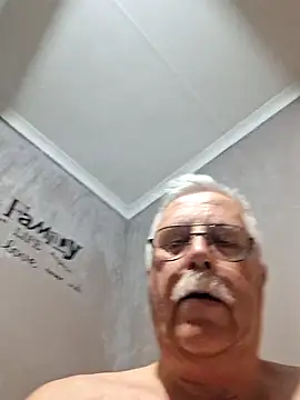 Snapshot of NawtyB1965 chatting on October 11, 2025, 3:40 am NawtyB1965 online show from October 11, 2025, 3:40 am