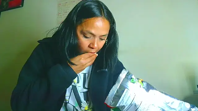 Samary thomas online show from June 6, 2026, 2:28 am