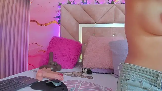 Snapshot of Taylor__cooper chatting on October 23, 2025, 6:28 pm Taylor cooper online show from October 23, 2025, 6:28 pm