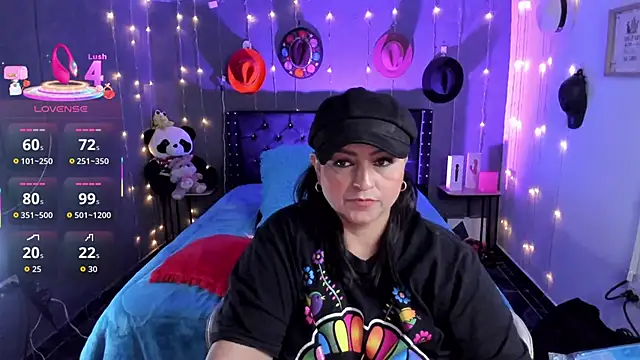 Snapshot of Ivonnee__ chatting on November 30, 2025, 11:38 pm Ivonnee online show from November 30, 2025, 11:38 pm