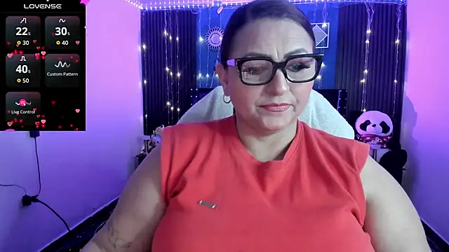 Ivonnee   online show from May 2, 2026, 3:34 am