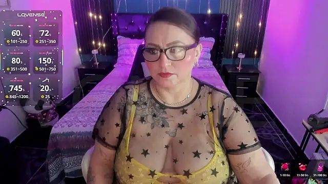 Snapshot of Ivonnee__ chatting on July 4, 2026, 4:30 am Ivonnee online show from July 4, 2026, 4:30 am
