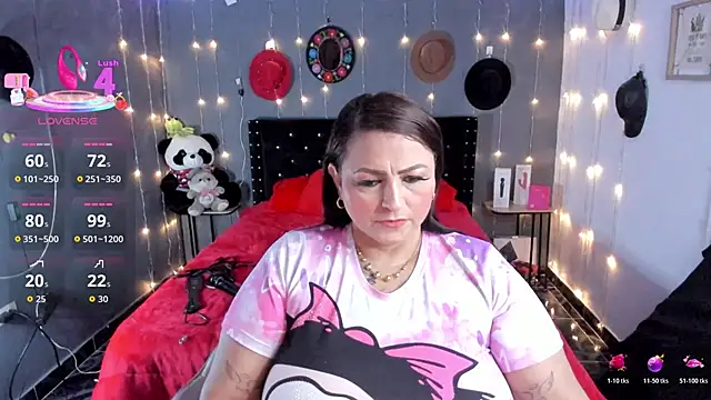 Snapshot of Ivonnee__ chatting on November 12, 2025, 10:57 pm Ivonnee online show from November 12, 2025, 10:57 pm