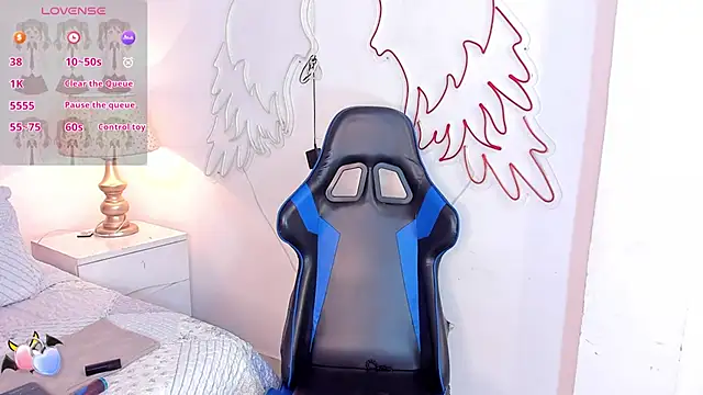 KimRusso  online show from December 6, 2024, 12:44 pm