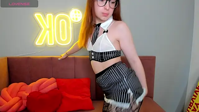 Snapshot of KetrinWhite chatting on May 11, 2026, 1:29 am KetrinWhite online show from May 11, 2026, 1:29 am