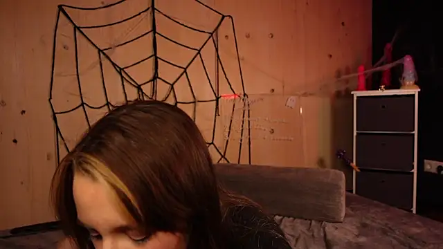 Izzy Inked online show from October 26, 2025, 6:30 pm