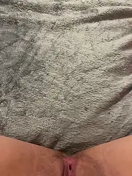 Snapshot of Sensolyss chatting on February 3, 2025, 10:21 pm Sensolyss online show from February 3, 2025, 10:21 pm