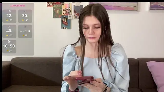 Snapshot of Effi_18 chatting on March 7, 2025, 6:00 pm Effi 18 online show from March 7, 2025, 6:00 pm