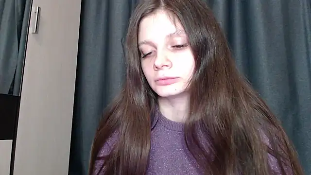 Snapshot of Effi_18 chatting on October 19, 2025, 3:48 pm Effi 18 online show from October 19, 2025, 3:48 pm