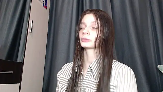 Snapshot of Effi_18 chatting on October 24, 2025, 6:51 pm Effi 18 online show from October 24, 2025, 6:51 pm