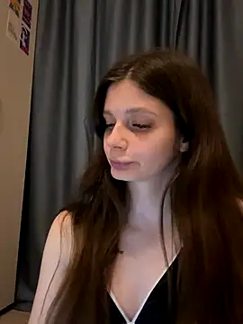 Snapshot of Effi_18 chatting on October 11, 2025, 6:42 pm Effi 18 online show from October 11, 2025, 6:42 pm