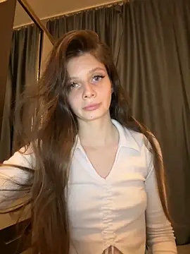 Snapshot of Effi_18 chatting on October 12, 2025, 5:47 pm Effi 18 online show from October 12, 2025, 5:47 pm