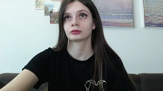 Snapshot of Effi_18 chatting on March 4, 2025, 5:34 pm Effi 18 online show from March 4, 2025, 5:34 pm