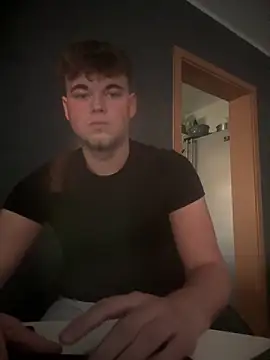 Snapshot of kevin344112 chatting on December 17, 2025, 2:33 pm kevin344112 online show from December 17, 2025, 2:33 pm