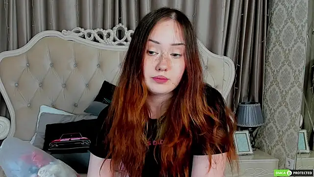 MiriaamWhite online show from September 13, 2025, 9:42 am