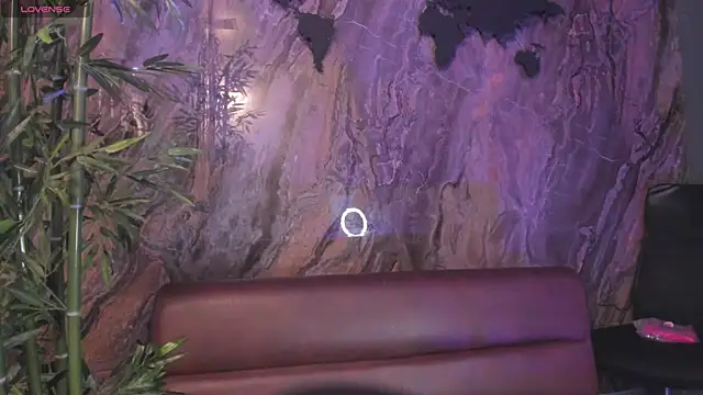 Snapshot of Alahia_Dangelo chatting on November 11, 2025, 5:30 pm Alahia Dangelo online show from November 11, 2025, 5:30 pm