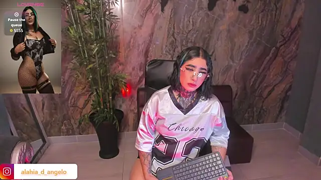 Alahia Dangelo online show from April 25, 2026, 2:25 pm