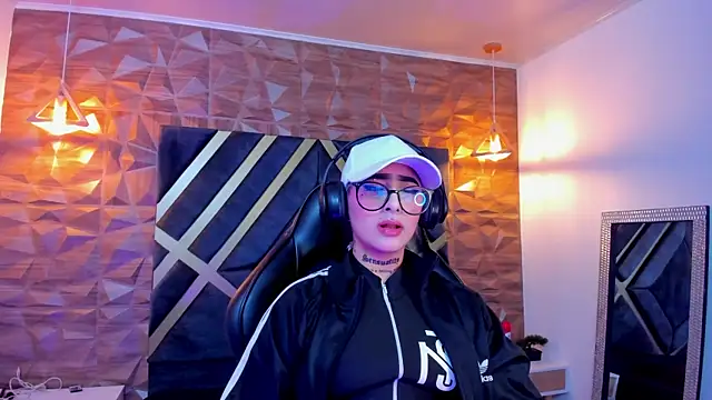 Snapshot of Alahia_Dangelo chatting on October 3, 2025, 11:45 am Alahia Dangelo online show from October 3, 2025, 11:45 am