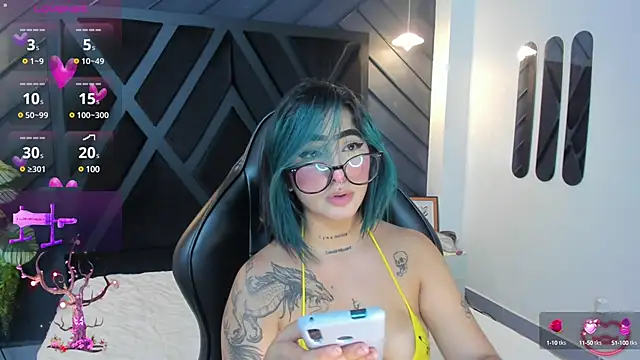 Snapshot of Alahia_Dangelo chatting on March 21, 2025, 2:51 pm Alahia Dangelo online show from March 21, 2025, 2:51 pm