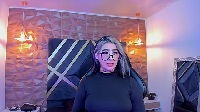 Snapshot of Alahia_Dangelo chatting on October 18, 2025, 11:45 am Alahia Dangelo online show from October 18, 2025, 11:45 am