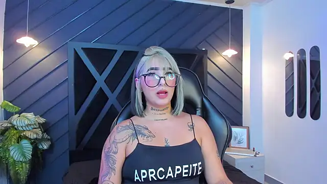 Snapshot of Alahia_Dangelo chatting on September 9, 2025, 11:41 am Alahia Dangelo online show from September 9, 2025, 11:41 am