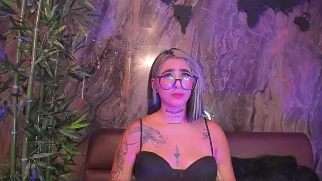 Snapshot of Alahia_Dangelo chatting on October 16, 2025, 5:32 pm Alahia Dangelo online show from October 16, 2025, 5:32 pm