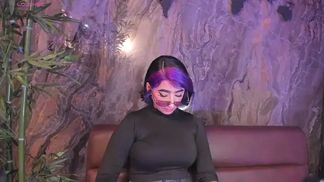 Snapshot of Alahia_Dangelo chatting on November 25, 2025, 5:24 pm Alahia Dangelo online show from November 25, 2025, 5:24 pm