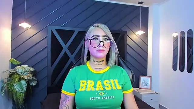 Snapshot of Alahia_Dangelo chatting on September 12, 2025, 11:21 am Alahia Dangelo online show from September 12, 2025, 11:21 am