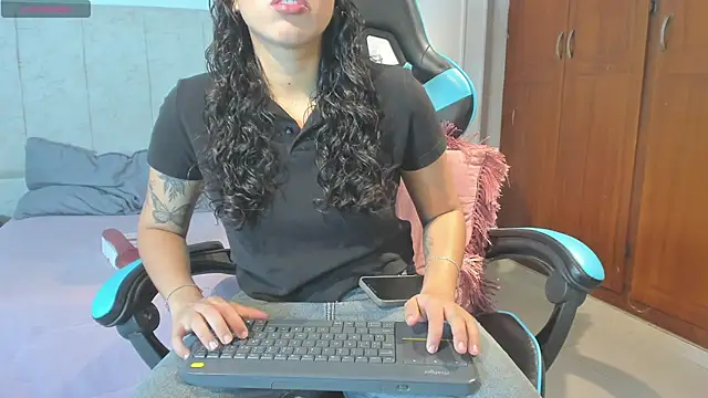  maria foxx  online show from April 30, 2026, 4:14 pm