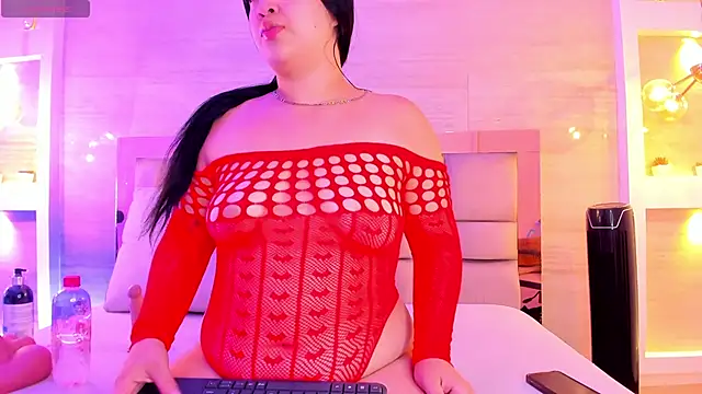 shanon hughes  online show from September 19, 2025, 3:43 am