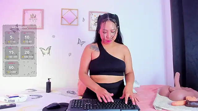 EmmaRogers online show from October 12, 2025, 1:56 pm