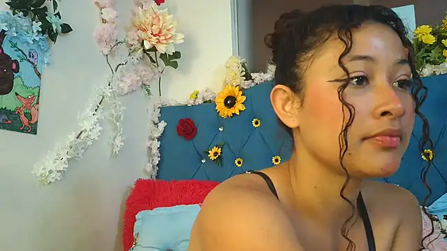 Milkdulce1 online show from May 13, 2026, 1:29 pm