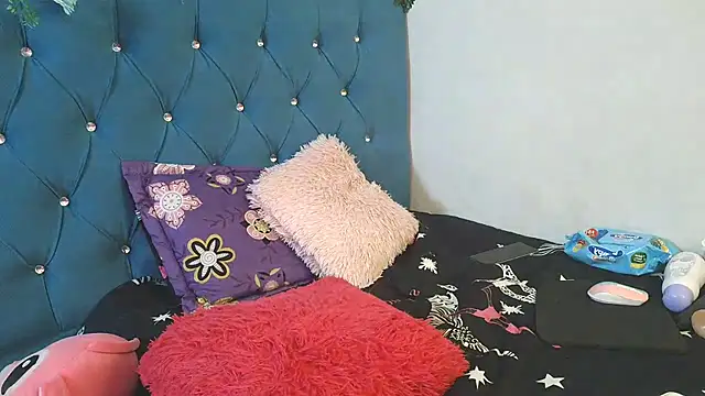 Milkdulce1 online show from January 15, 2026, 1:14 pm