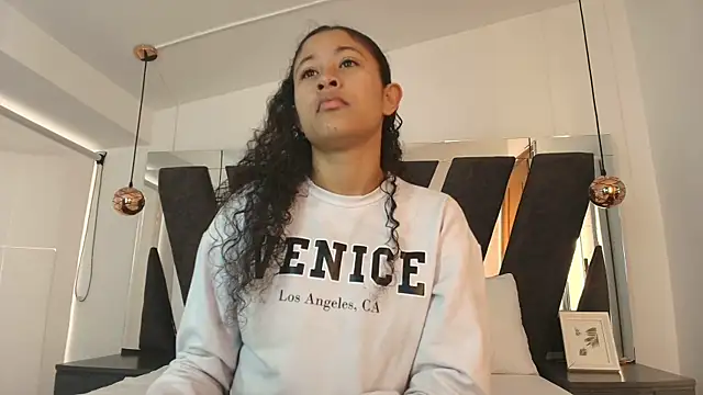 Snapshot of Milkdulce1 chatting on November 11, 2025, 1:39 pm Milkdulce1 online show from November 11, 2025, 1:39 pm