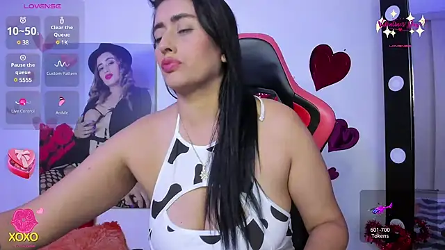 vaiolet triana online show from February 8, 2025, 4:46 pm