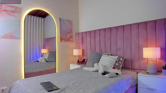 Snapshot of Aleja_arango1 chatting on November 24, 2025, 10:54 pm Aleja arango1 online show from November 24, 2025, 10:54 pm