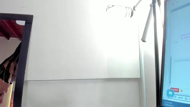 Snapshot of Aleja_arango1 chatting on October 15, 2025, 10:18 pm Aleja arango1 online show from October 15, 2025, 10:18 pm